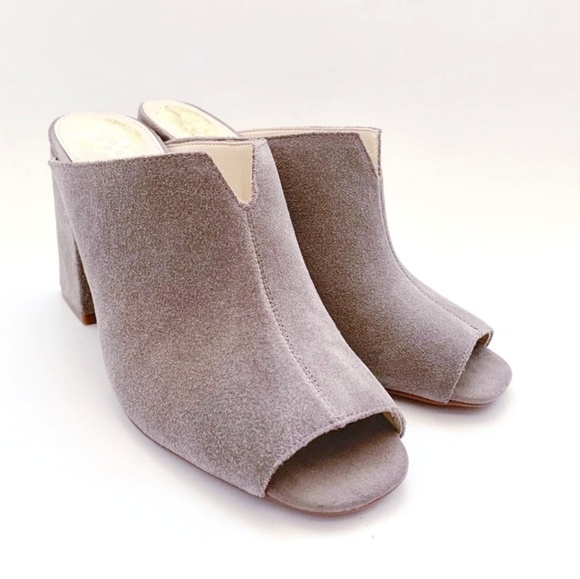 Minimalist Chic Vince Camuto Mule Sandals - Picture 2 of 5